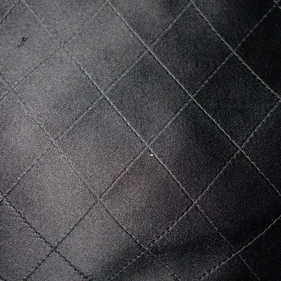 Vtg Chanel Satin Matelasse Clutch Handbag Made In France, Size 9.5 in x 11.75 in - Picture 14 of 16